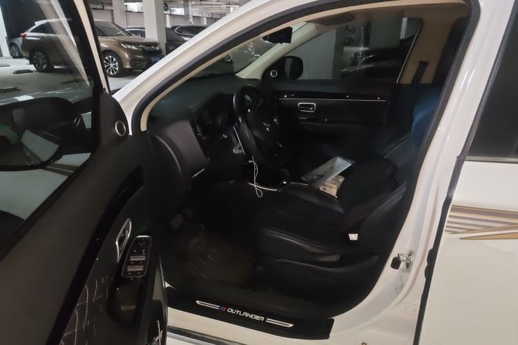 Used Mitsubishi Outlander 2021 2.4L 4x4 Zhi Xiang Edition 7 Seats