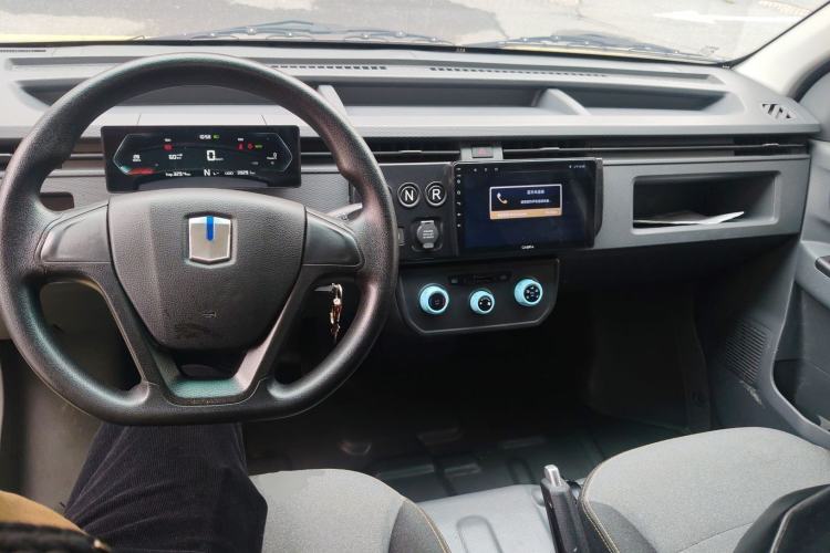 Used Farizon Xingxiang V 2023 V6E Zhonghang Lithium Battery 38.64kWh Value Edition Center Console