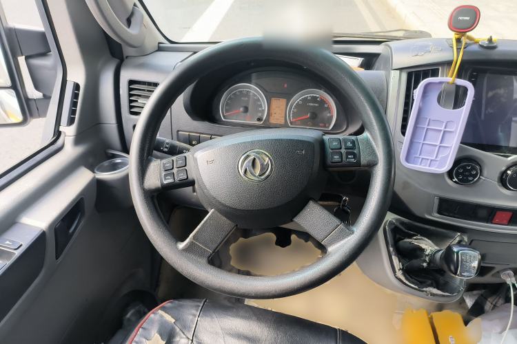 Used Dongfeng Yufeng 2018 2.5T Logistics Vehicle A100 Long Wheelbase Mid-Roof 5-9 Seater China V Emission Standard ZD25