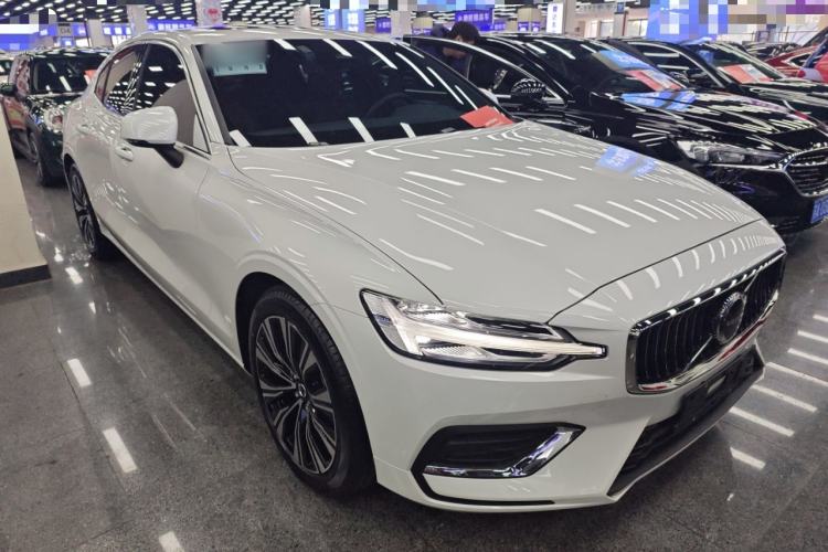 Used Volvo S60 2025 B4 Zhiyuan Luxury Edition
