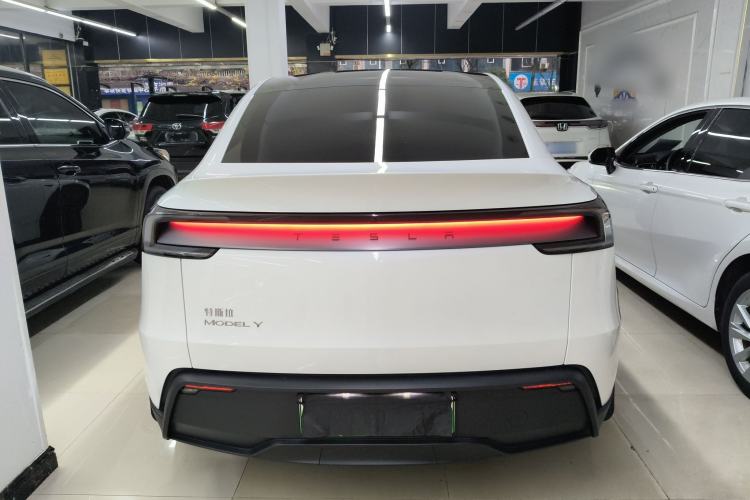 Used Tesla Model Y 2025 Rear-Wheel Drive First Edition
