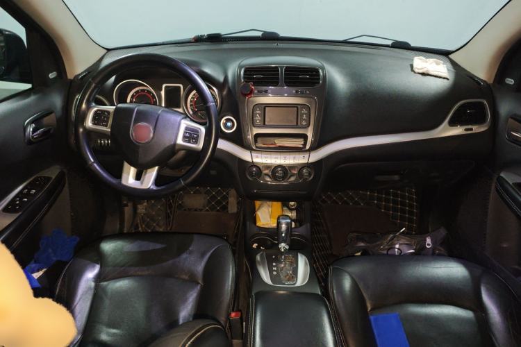 Used Fiat Freemont 2012 2.4L Luxury Edition Center Console