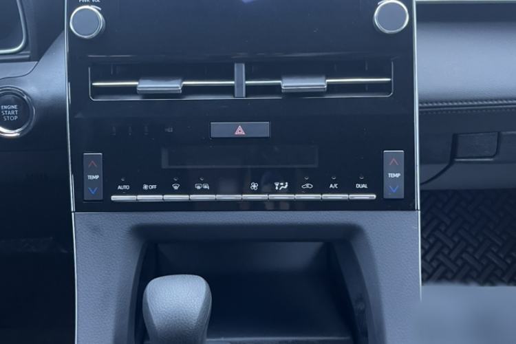 Used Mercedes-Benz C-Class 2024 C 200 L Sport Edition Interior 6