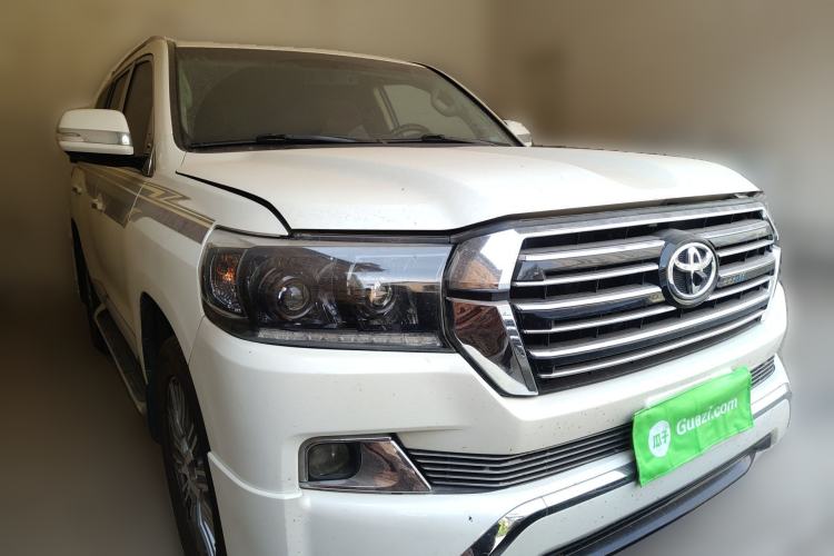 Used Toyota Land Cruiser 2015 4.0L V6 Middle East Low-Trim Version Front Right 45 Deg
