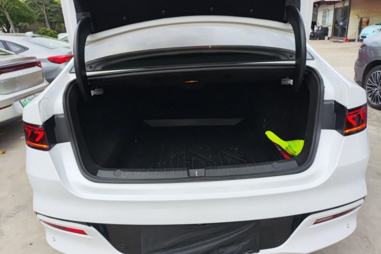 Used BYD Qin PLUS 2021 DM-i 120KM Flagship Model
