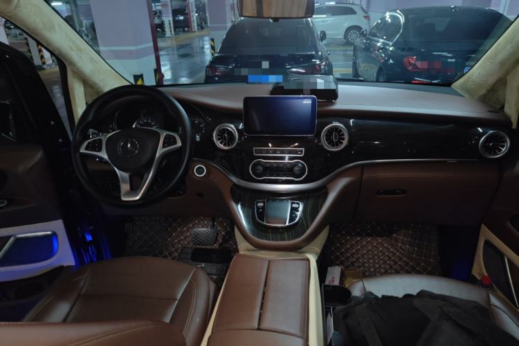 Used Mercedes-Benz Vito 2018 2.0T Elite Version 7 Seats China VI Emission Standard
