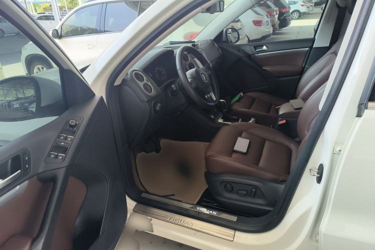 Used Volkswagen Tiguan 2015 2.0 TSI Automatic All-Wheel Drive Luxury Edition Driver Seat