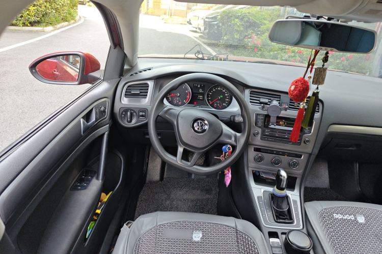 Used Volkswagen Golf 2014 1.6L Automatic Fashion Model Steering Wheel