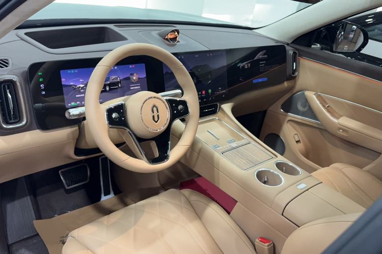 Used Hima AITO M8 2025 Extended-Range Max+ Version 53.4 kWh 6-Seater Edition Center Console