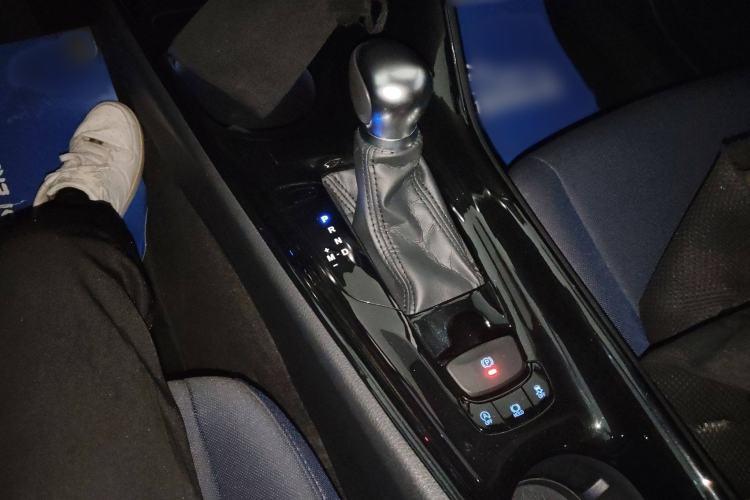 Used Toyota C-HR 2018 2.0L Luxury Sunroof Version China VI Standard Gear Lever