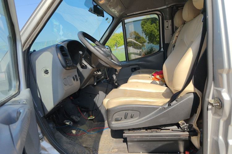 Used JMC Transit 2019 2.8T Commercial Version Short Wheelbase Mid-Roof 6-Seater China VI JX493