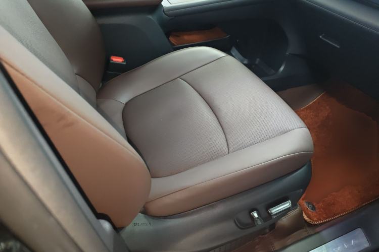 Used Toyota Granvia 2024 2.5L Hybrid Prestige PLUS Four-Wheel Drive Version Right Front Seat