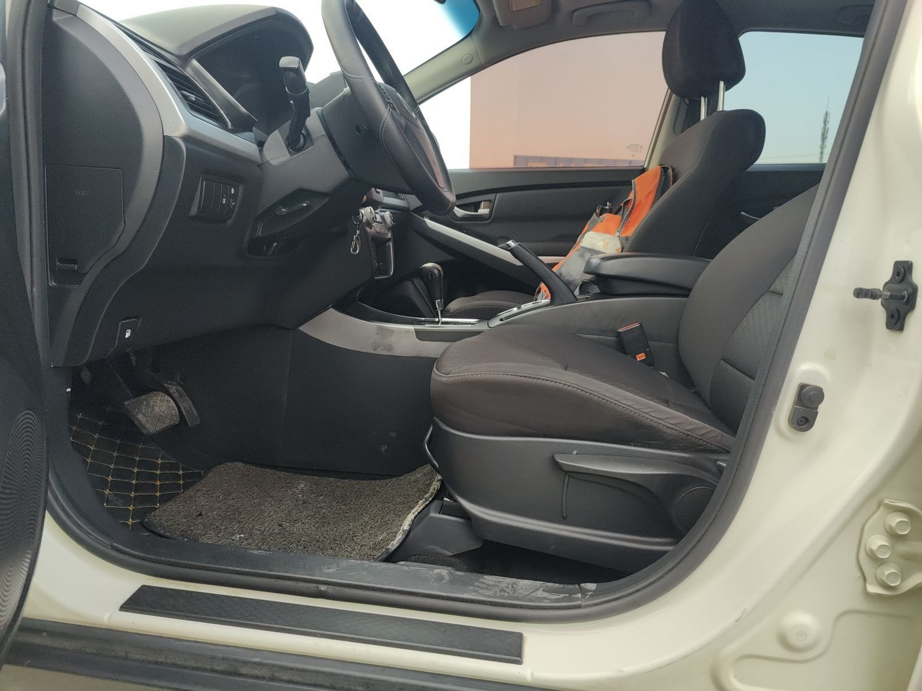 Переднее сиденье в автомобиле