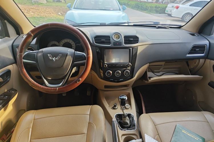 Used Wuling Hongguang 2014 1.2L S Comfort Model China IV
