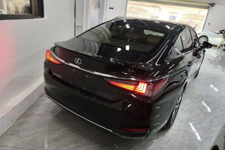 Used Lexus ES 2018 300h Premier Edition China VI Standard