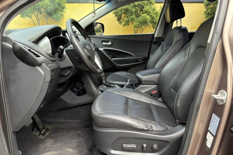 Used Hyundai Santa Fe 2015 2.0T Automatic Two-Wheel Drive Smart Version 5 Seats