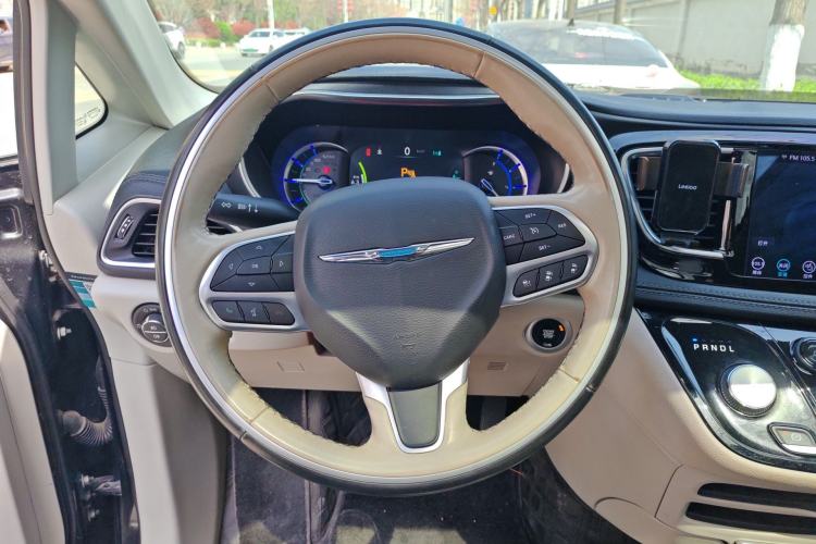 Used Chrysler Grand Voyager PHEV 2019 3.6L Plug-in Hybrid Steering Wheel