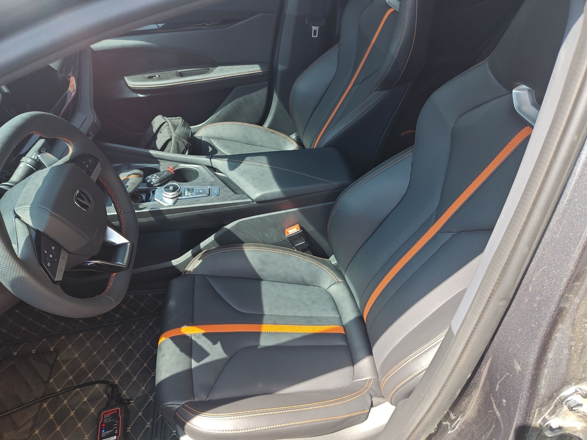 Переднее сиденье в автомобиле