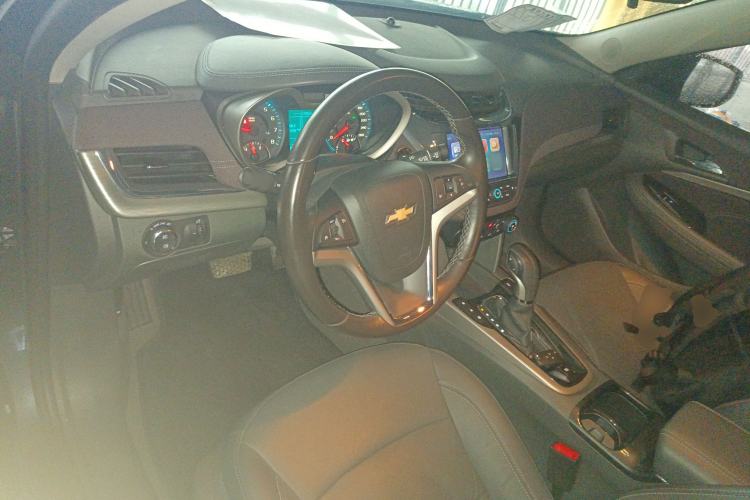 Used Chevrolet Malibu 2017 1.5T Automatic Luxury Edition Center Console