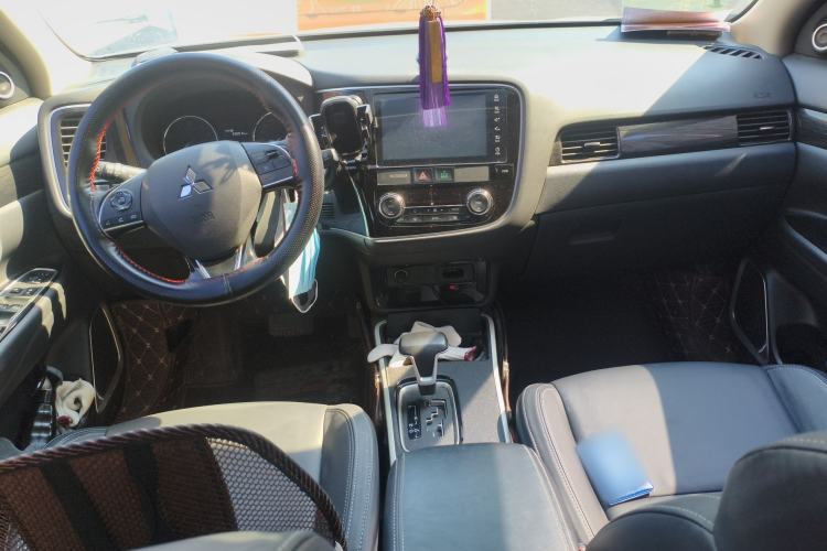 Used Mitsubishi Outlander 2019 2.0L Two-Wheel Drive Comfort Edition 5 Seats China V Standard