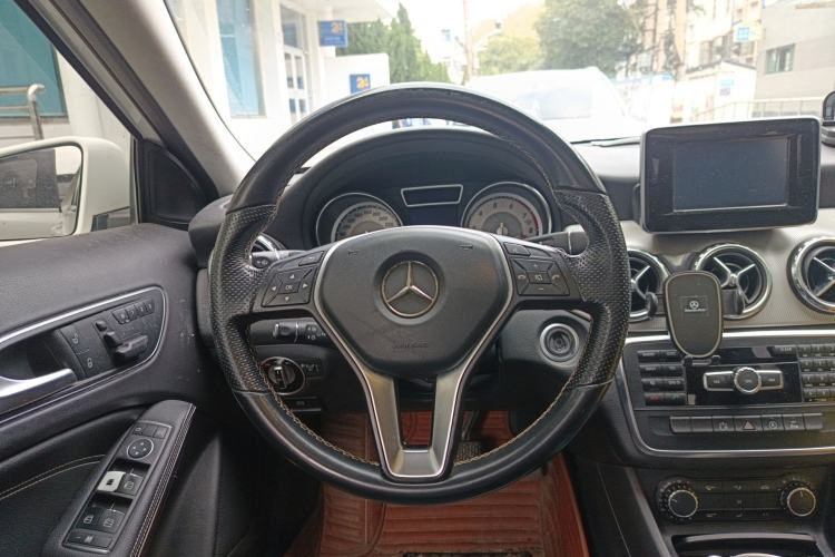 Used Mercedes-Benz GLA 2015 GLA 200 Sport Edition Steering Wheel