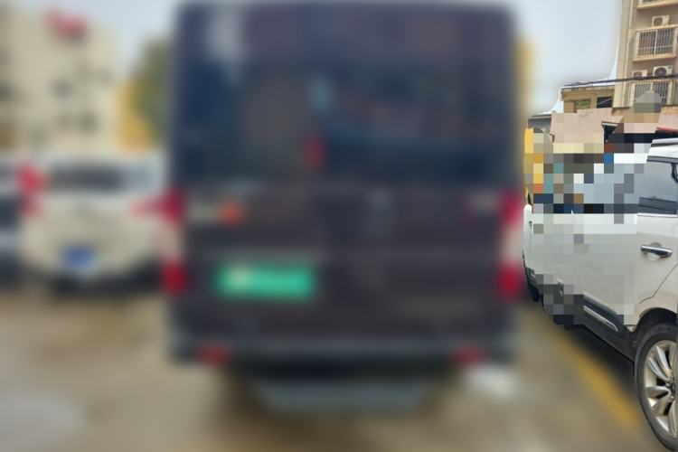 Used Dongfeng Yufeng 2021 2.0T Power King Front-Drive Logistics Vehicle Long Wheelbase Mid-Roof Design 6–9 Seats China VI Emission Standard ZD20