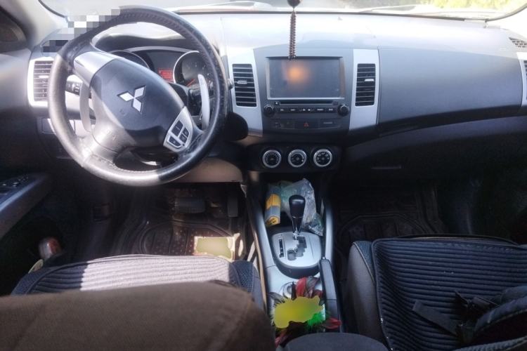 Used Mitsubishi Outlander 2010 Kijang 2.0 Sport Edition Center Console