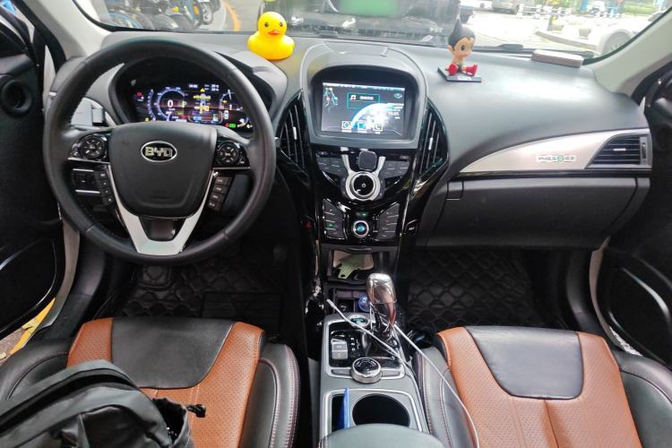 Used BYD Qin New Energy 2015 1.5T Dual-Crown Flagship Plus Edition Center Console