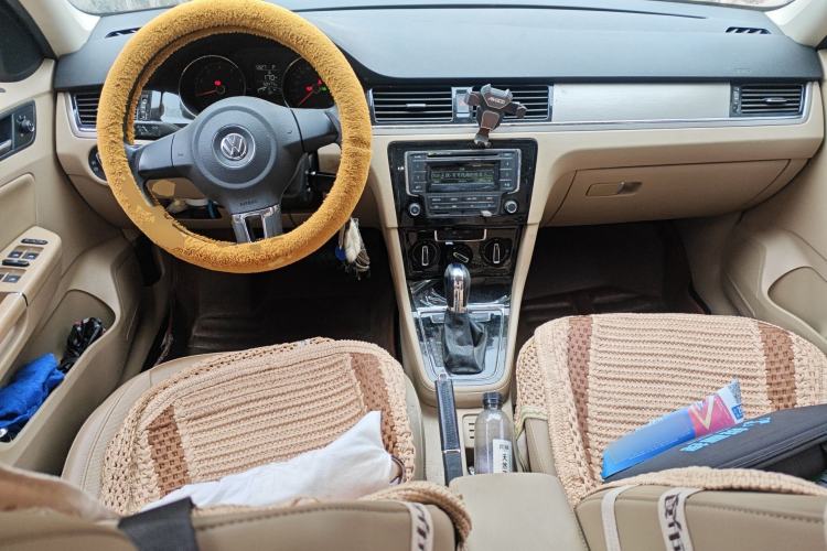 Used Volkswagen Bora 2014 1.6L Automatic Comfort Model Center Console