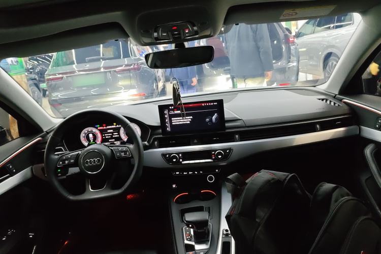 Used Audi A4L 2022 40 TFSI Luxury Dynamic Model Center Console