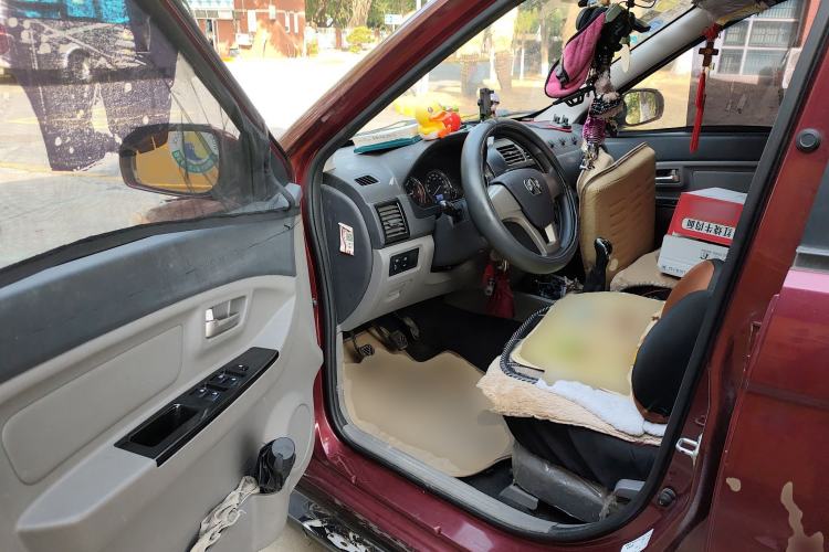 Used BAIC Weiwang M20 2014 1.5L practical type BJ415A Driver Seat