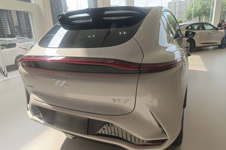 Used IM LS7 2023 90 kWh Elite Rear-Drive Version