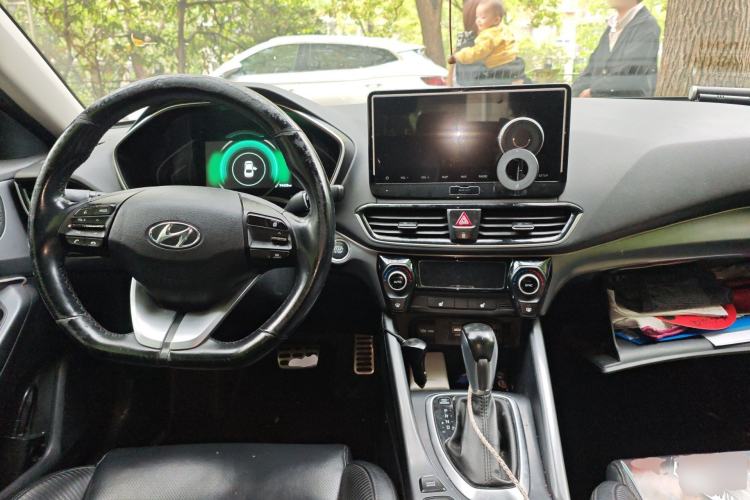 Used Hyundai Lafesta 2019 280TGDi Smart Speed Version China VI Standard Center Console