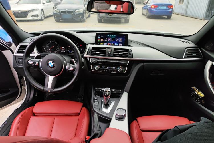 Used BMW 3 Series 2019 320i M Sport Night Edition Center Console