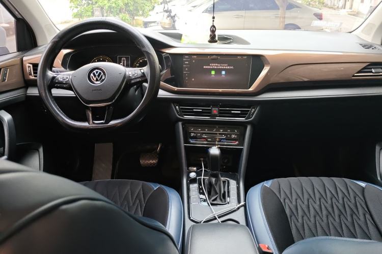 Used Volkswagen Tharu 2021 280TSI Two-Wheel-Drive Luxury Plus Edition Center Console