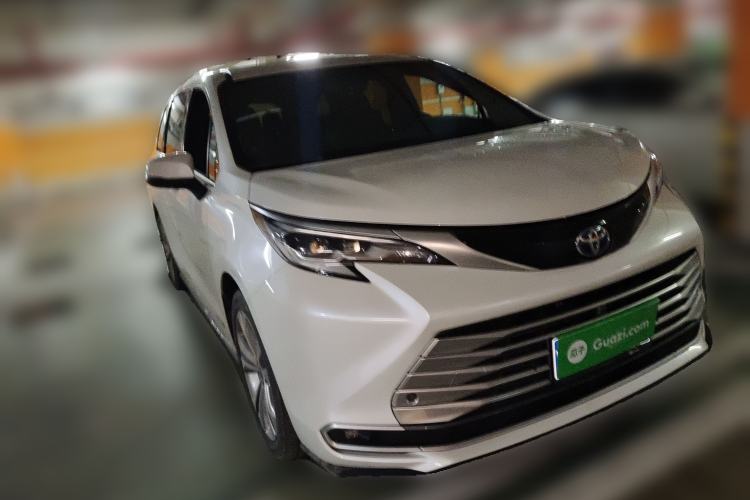 Used Toyota SIENNA 2023 2.5L Hybrid Platinum Edition Front Right 45 Deg