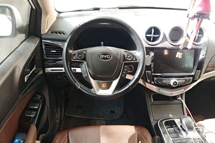 Used BYD Tang New Energy 2015 2.0T Four-Wheel-Drive Flagship Model Steering Wheel