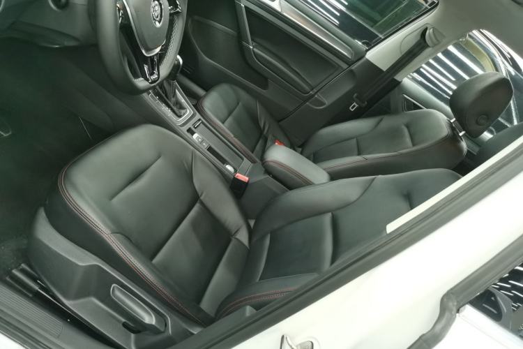 Used Volkswagen Golf 2017 1.6L Automatic Comfort Million-Vehicle Anniversary Edition