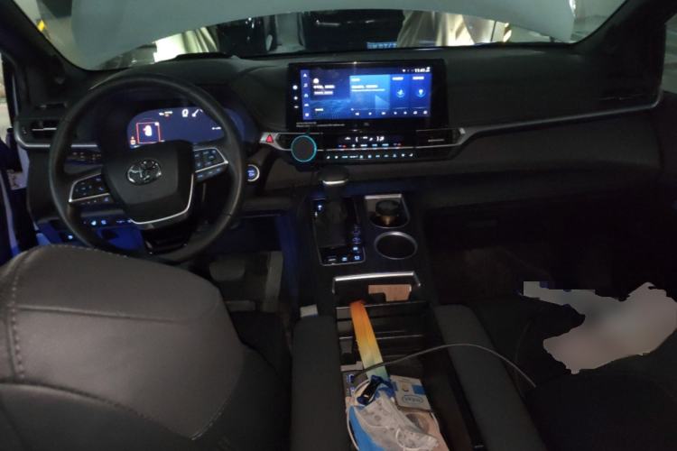 Used Toyota SIENNA 2021 2.5L Hybrid Platinum Edition Center Console