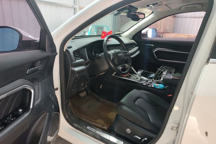 Used Haval H6 2017 Red Label 2.0T Automatic Two-Wheel Drive ZhiShang Model
