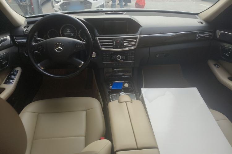 Used Mercedes-Benz E-Class 2010 E 300 Elegant Luxury Edition Center Console