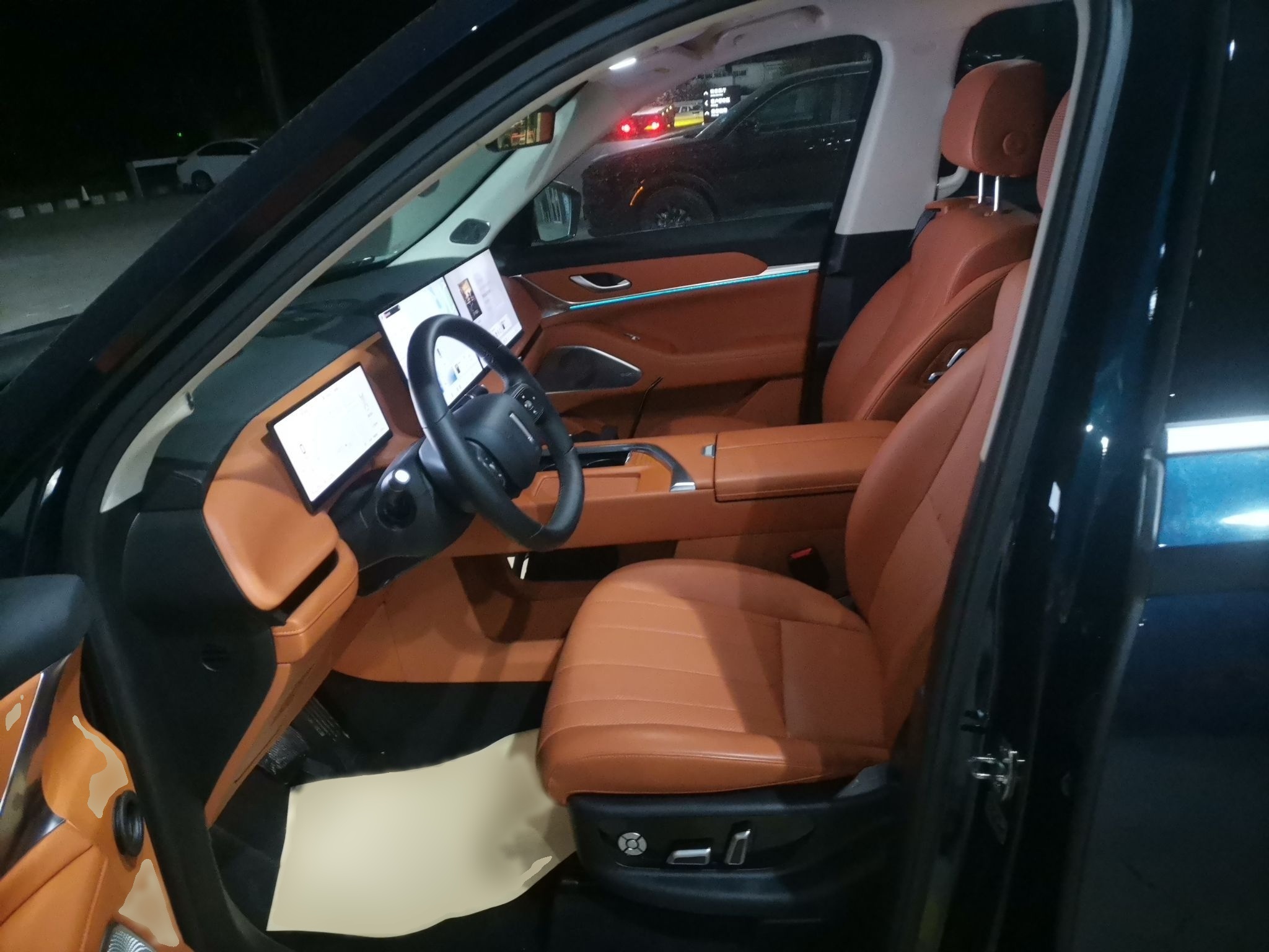 Переднее сиденье в автомобиле