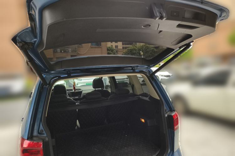 Used Volkswagen Touran 2016 Volkswagen Touran L 280TSI DSG Comfort Edition Trunk