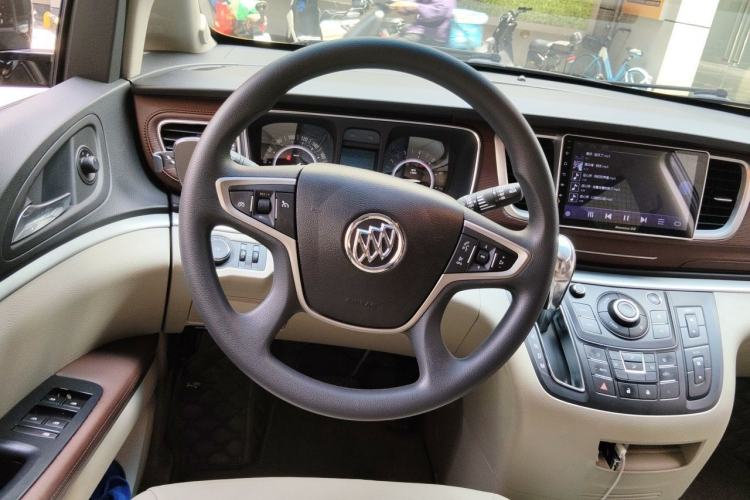 Used Buick GL8 2017 25S Comfort Version China V Standard Steering Wheel