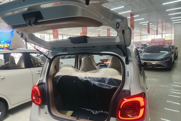 Used Wuling Hongguang MINIEV 2025 Four-Door Version Advanced Edition Trunk