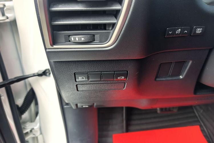 Used Lexus NX 2020 300h Front-Drive FENGSHANG Version China VI Standard Interior 4