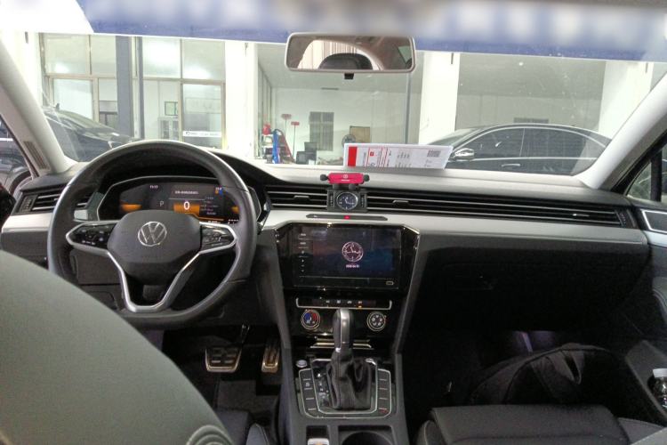 Used Volkswagen Magotan 2023 2 Million Units Limited-Edition 280TSI DSG Comfort Version Center Console