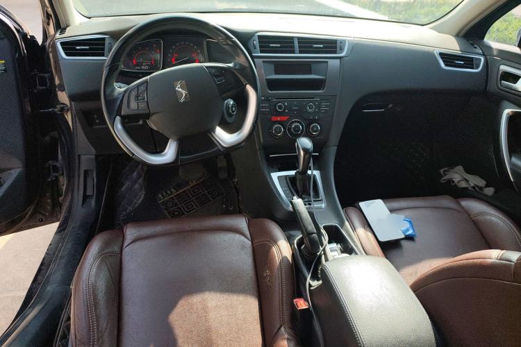 Used DS 5LS 2016 1.6T Comfort Edition THP160 Center Console