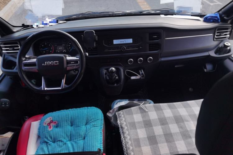 Used JMC Fushun 2023 2.0T Manual Short-Wheelbase Low-Roof Commercial Van 2/3 Seats with Lift-Up Tailgate
