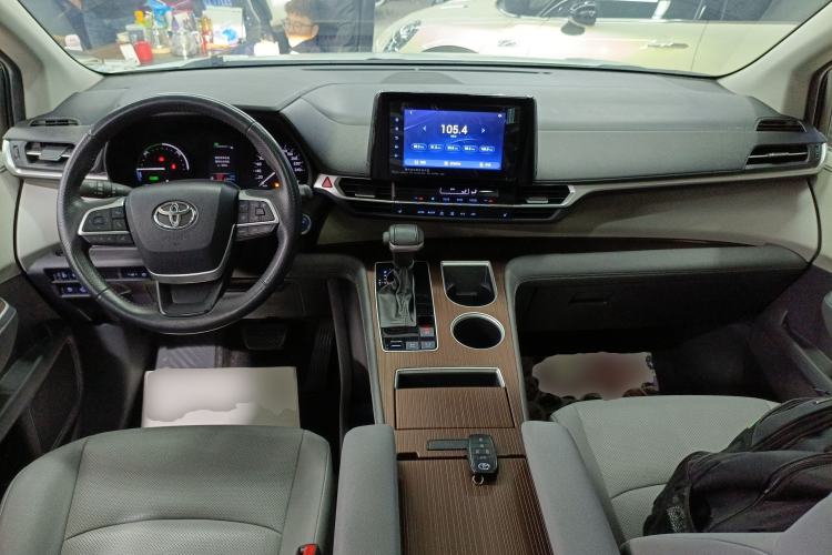 Used Toyota SIENNA 2021 2.5L Hybrid Luxury Edition Center Console